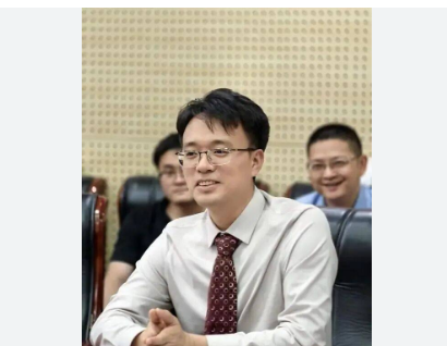 <strong>不会PPT的优先 武汉一硕导招生帖走红本质上是“用尖端技术掩盖知识的贫乏”。黄教</strong>